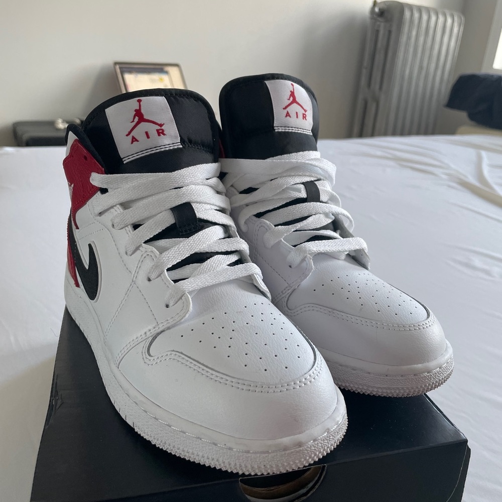 Nike AIR JORDAN 1 MID GS 'CHICAGO'